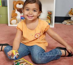 girl-playing-with-puzzle-cube