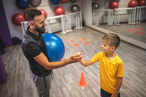 fitness-trainer-motivating-child